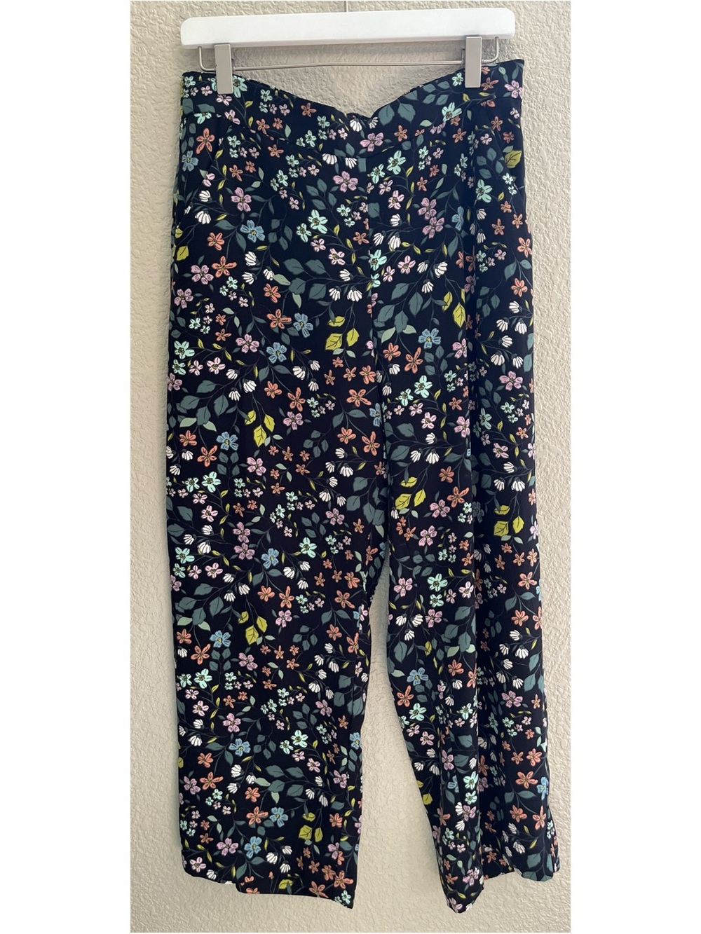 Loft Floral Flat Front Pull On Pants Women’s Size Medium